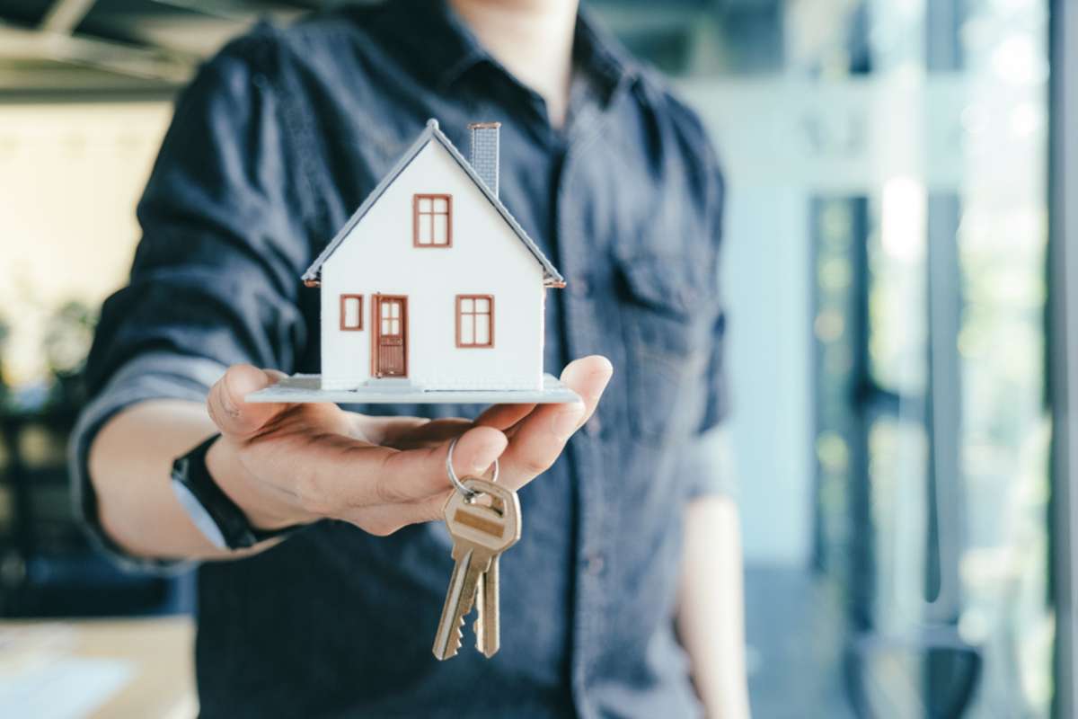 Real estate broker residential house rent listing contract